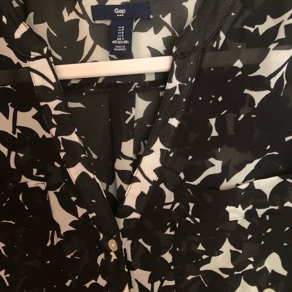 Size small gap blouse - Picture 4 of 4